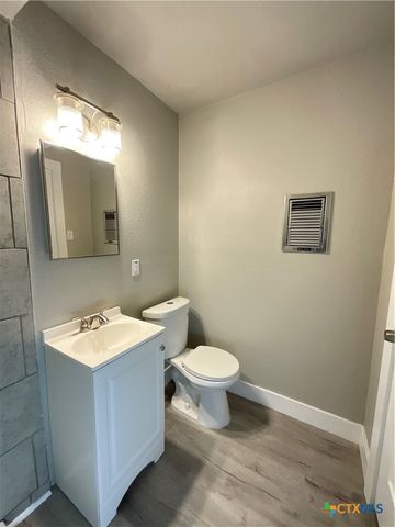 2018 Sherman Street, Seguin, TX 78155