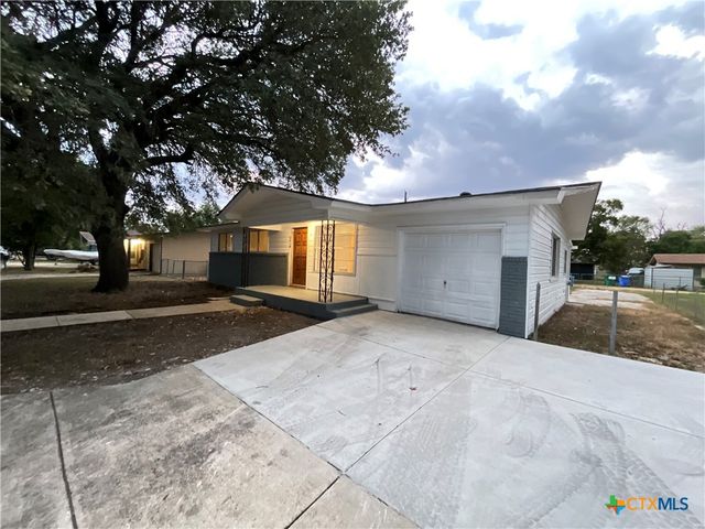 2018 Sherman Street, Seguin, TX 78155