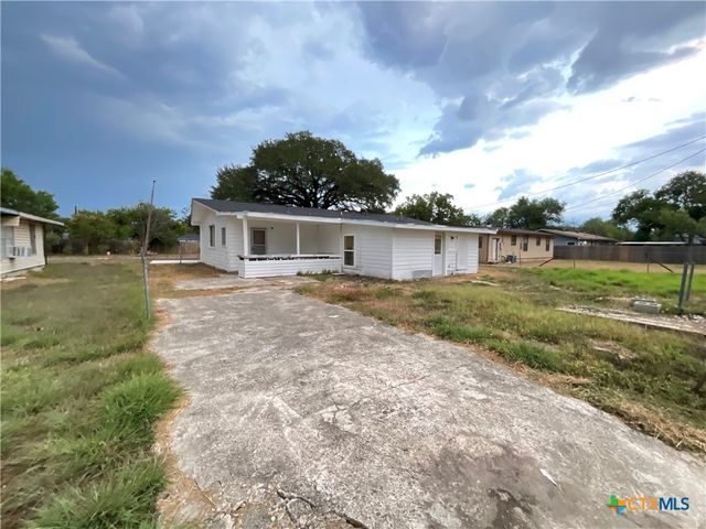 2018 Sherman Street, Seguin, TX 78155