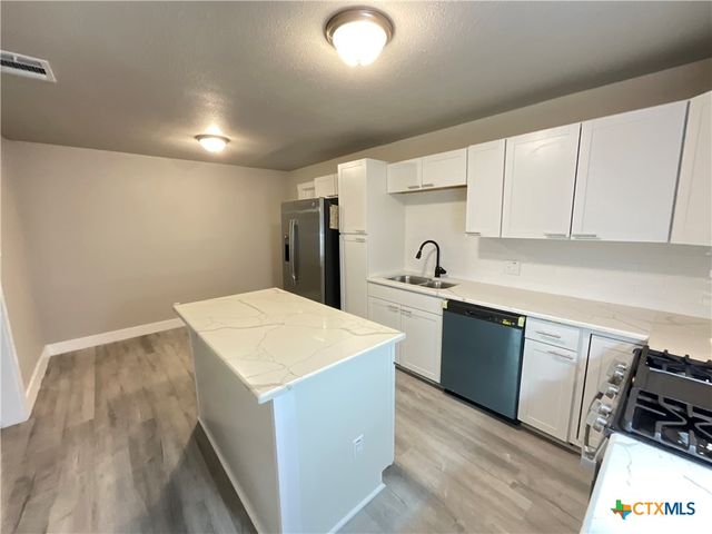 2018 Sherman Street, Seguin, TX 78155