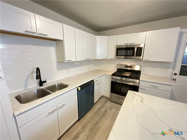 2018 Sherman Street, Seguin, TX 78155