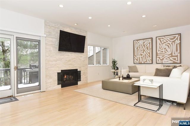 272 Belmont Place 272, Mahwah, NJ 07430