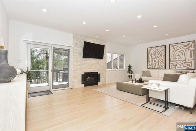 272 Belmont Place 272, Mahwah, NJ 07430