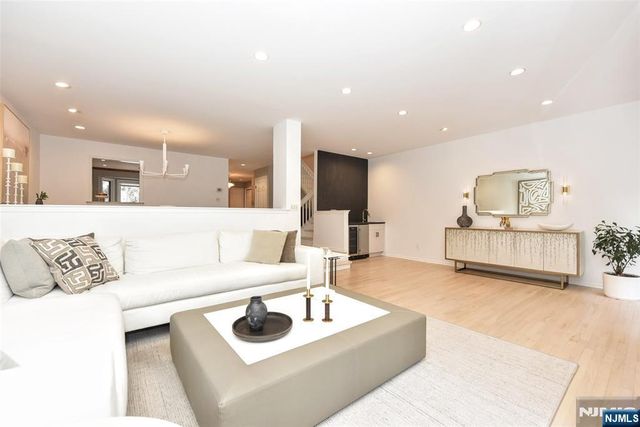 272 Belmont Place 272, Mahwah, NJ 07430