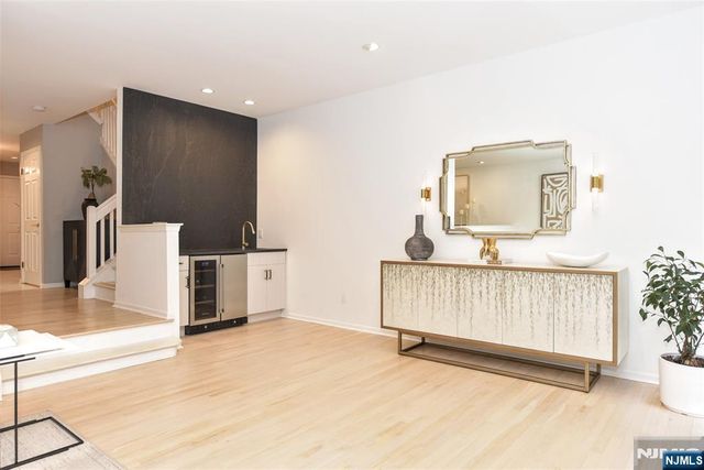 272 Belmont Place 272, Mahwah, NJ 07430