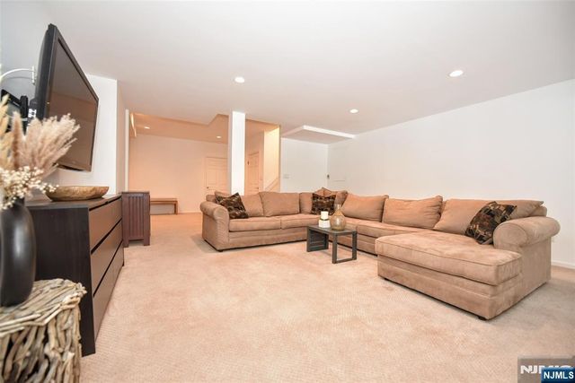 272 Belmont Place 272, Mahwah, NJ 07430