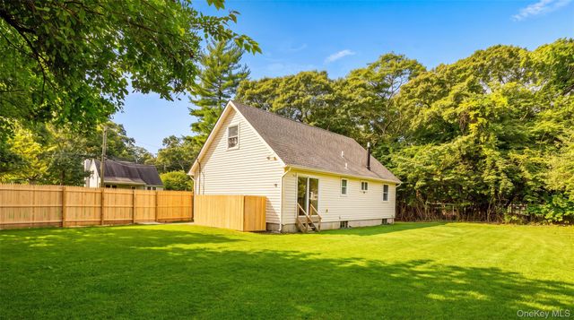 35 Cedar Lane, Medford, NY 11763