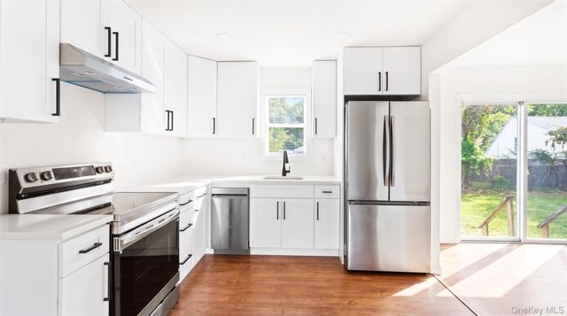 35 Cedar Lane, Medford, NY 11763