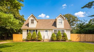 35 Cedar Lane, Medford, NY 11763