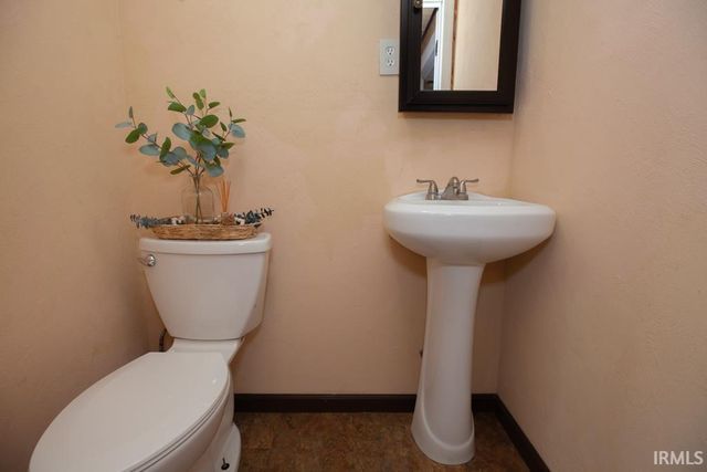 6611 Concord Drive, Newburgh, IN 47630