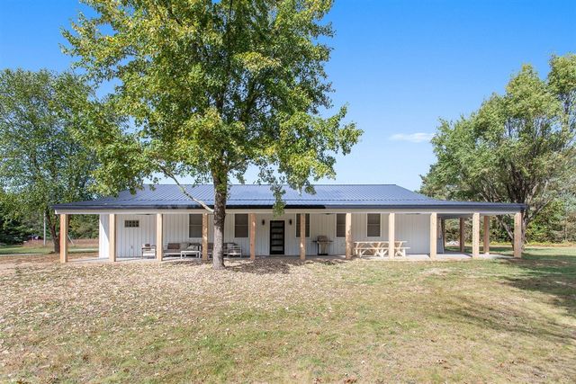 7924 S Beech Avenue, Howard City, MI 49329