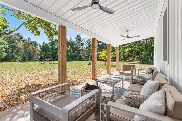 7924 S Beech Avenue, Howard City, MI 49329