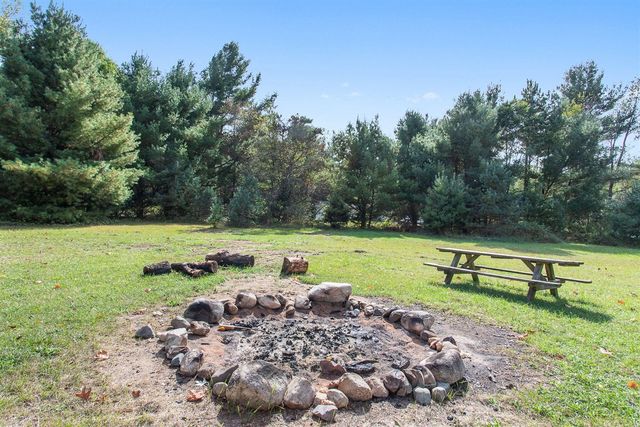 7924 S Beech Avenue, Howard City, MI 49329