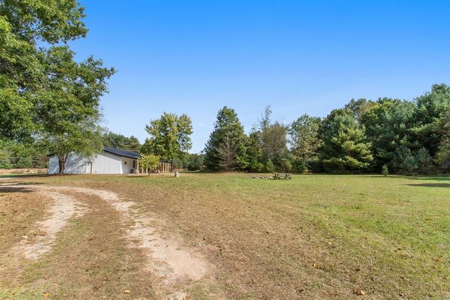7924 S Beech Avenue, Howard City, MI 49329