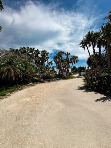 7825 SANDERLING ROAD, Sarasota, FL 34242