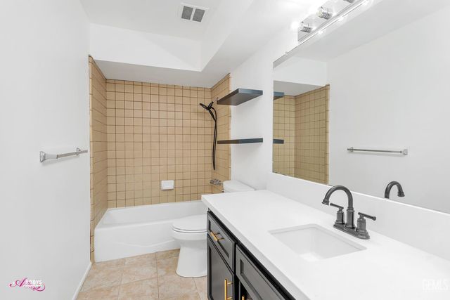 5400 Kirkside B, Bakersfield, CA 93309