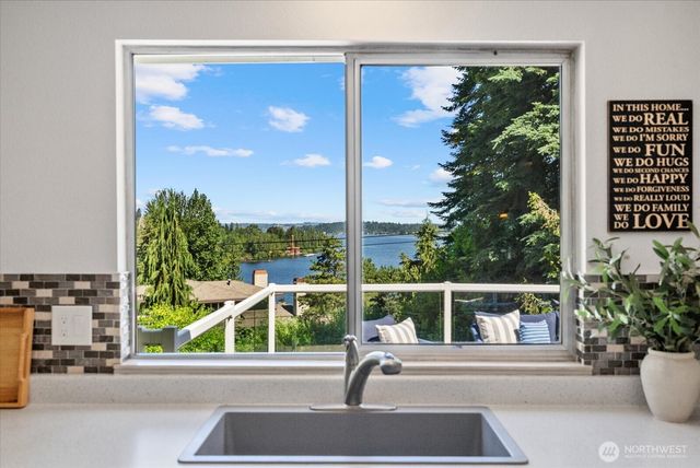 3006 89th Place SE, Mercer Island, WA 98040