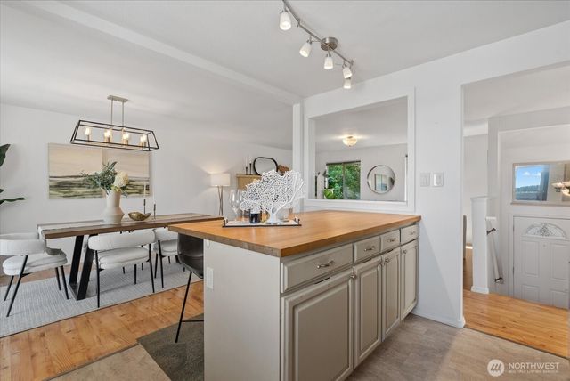 3006 89th Place SE, Mercer Island, WA 98040