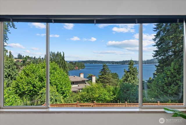 3006 89th Place SE, Mercer Island, WA 98040
