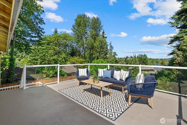 3006 89th Place SE, Mercer Island, WA 98040