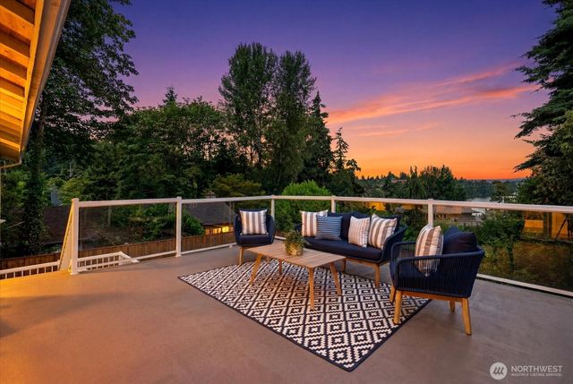 3006 89th Place SE, Mercer Island, WA 98040