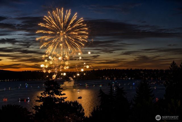 3006 89th Place SE, Mercer Island, WA 98040