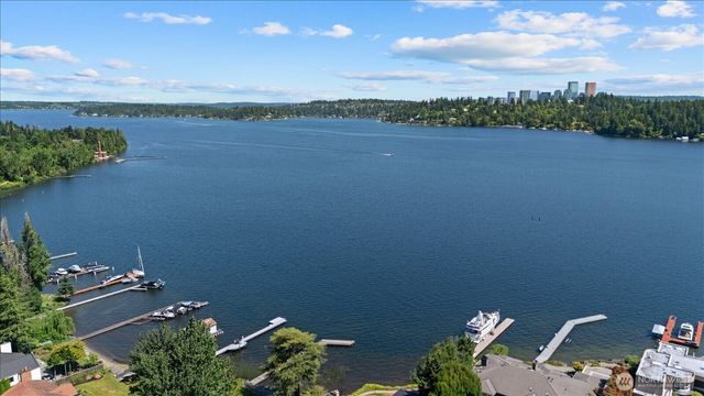 3006 89th Place SE, Mercer Island, WA 98040