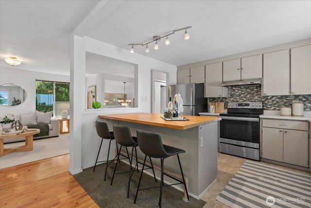 3006 89th Place SE, Mercer Island, WA 98040