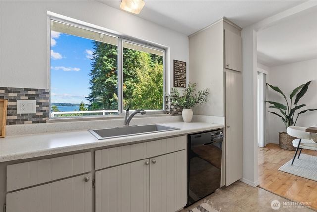 3006 89th Place SE, Mercer Island, WA 98040