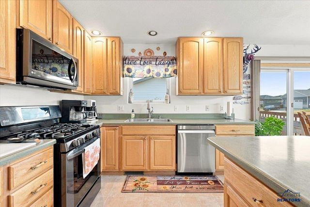 3506 ROUGHLOCK LN, Spearfish, SD 57783