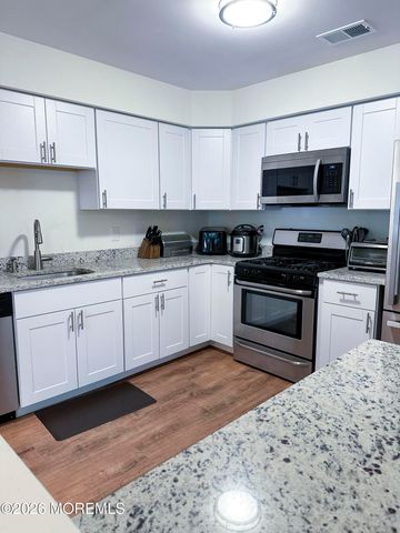 80 Bradford Court, Aberdeen, NJ 07747