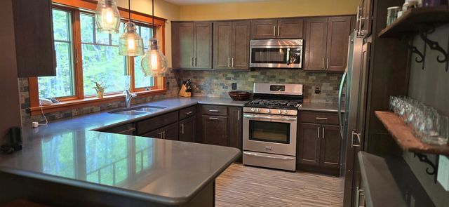 96 Hawkwood Lane, Hartford, VT 05059