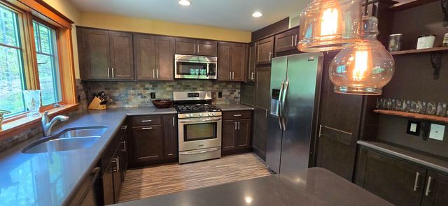 96 Hawkwood Lane, Hartford, VT 05059