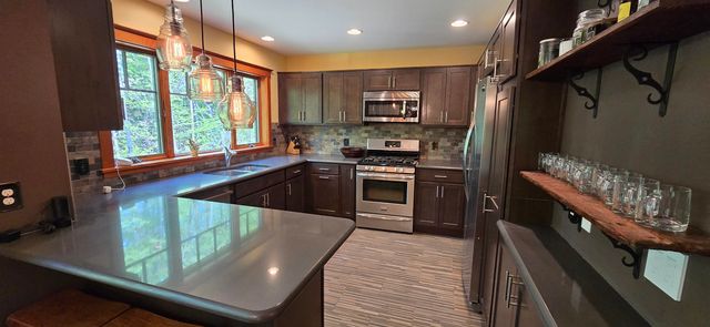96 Hawkwood Lane, Hartford, VT 05059