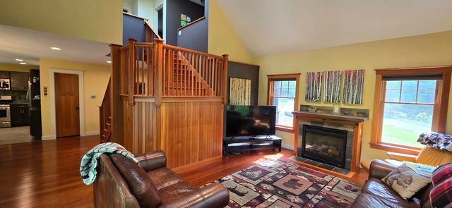 96 Hawkwood Lane, Hartford, VT 05059
