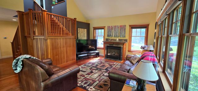 96 Hawkwood Lane, Hartford, VT 05059