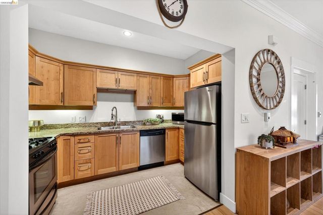 574 48th st 403, Oakland, CA 94609