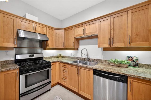 574 48th st 403, Oakland, CA 94609