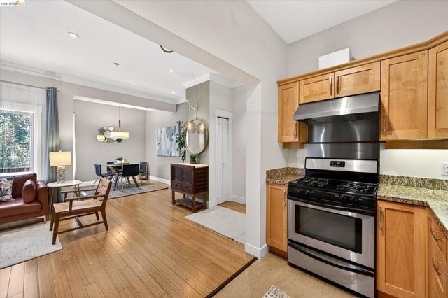 574 48th st 403, Oakland, CA 94609