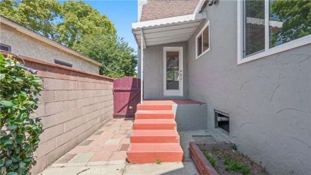 1230 Spazier Avenue, Glendale, CA 91201
