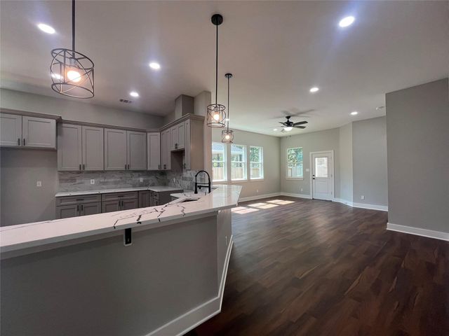 28811 Champion Oaks Dr, Magnolia, TX 77354