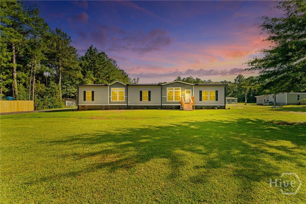Image 2 of property listing at 302 Middleton Road, Guyton, GA 31312