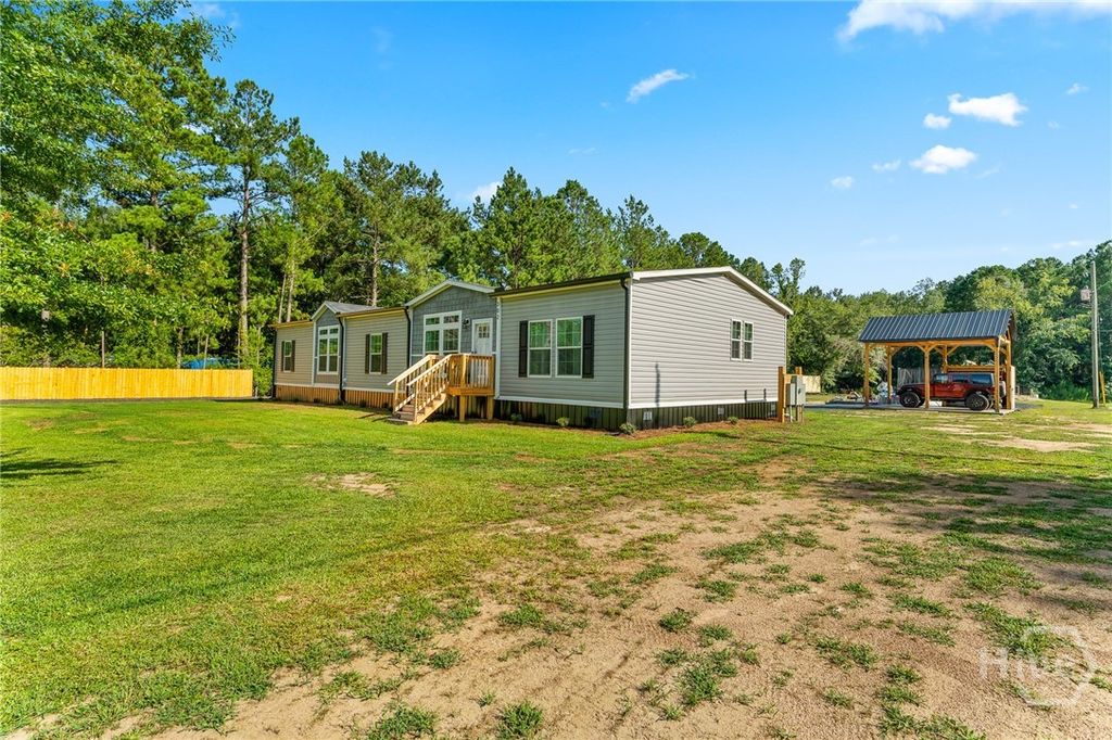 Image 3 of property listing at 302 Middleton Road, Guyton, GA 31312