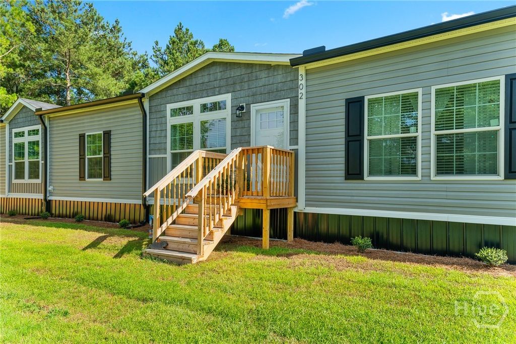 Image 4 of property listing at 302 Middleton Road, Guyton, GA 31312