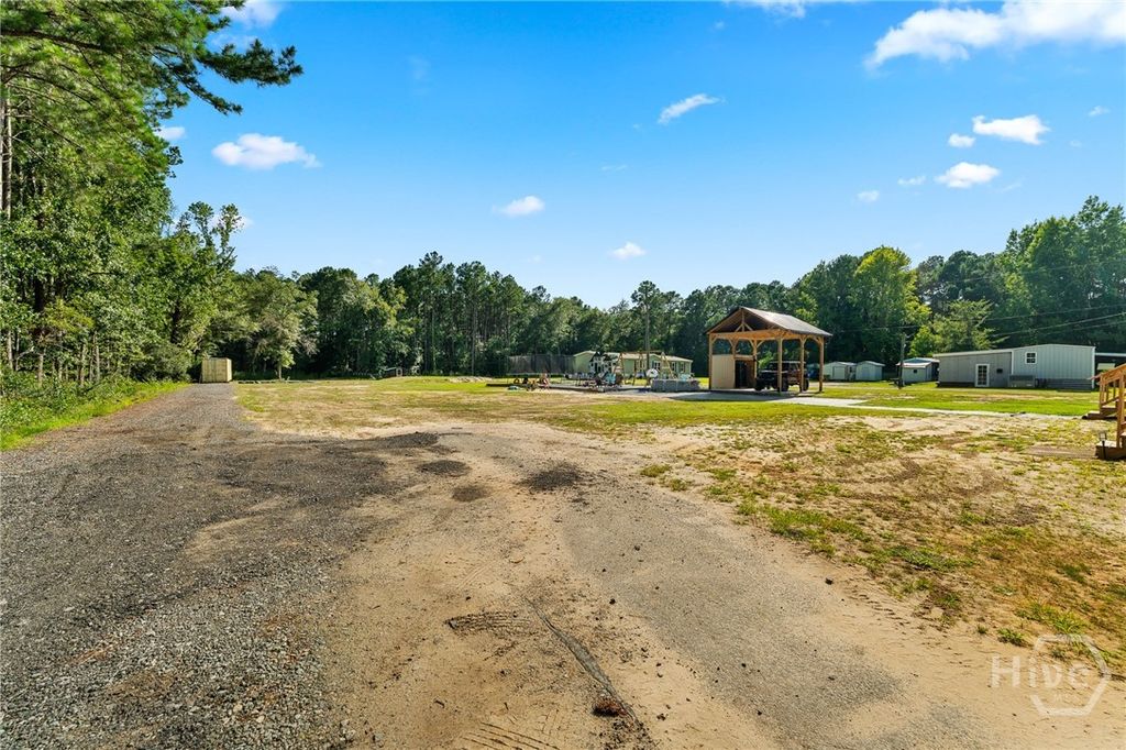 Image 6 of property listing at 302 Middleton Road, Guyton, GA 31312