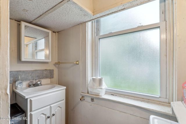 462-470 2nd Avenue, Troy, NY 12182