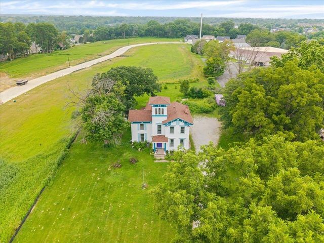 4804 NORTHWEST Boulevard, Davenport, IA 52806