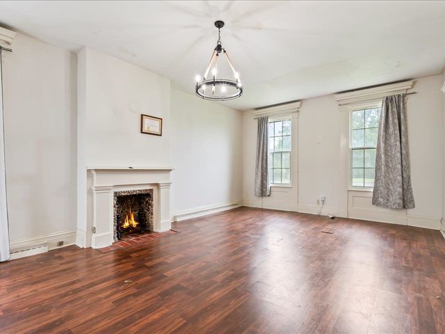 4804 NORTHWEST Boulevard, Davenport, IA 52806