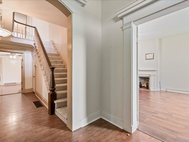 4804 NORTHWEST Boulevard, Davenport, IA 52806