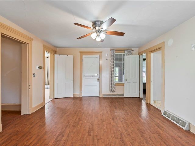 4804 NORTHWEST Boulevard, Davenport, IA 52806